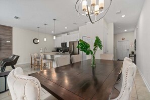 Dining - Comfy Townhome | 8 Min to Disney! (Kissimmee)