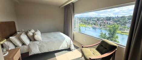 2 bedrooms, in-room safe, desk, iron/ironing board