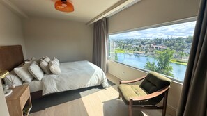 Room - 2-bedroom apartment in trendy Echo Park with beautiful lake views, swimming pool (Los Angeles)