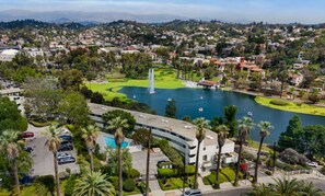 Exterior - 2-bedroom apartment in trendy Echo Park with beautiful lake views, swimming pool (Los Angeles)