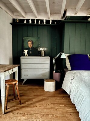 A bedroom with a bed, a dresser, a desk, a chair, a lamp, and a painting on the wall. - COTTAGE IN A TYPICAL FISHERMEN'S VILLAGE 5 mn from the beach (Blainville-sur-Mer)