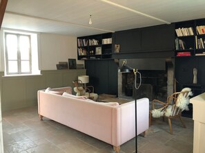 Living area - COTTAGE IN A TYPICAL FISHERMEN'S VILLAGE 5 mn from the beach (Blainville-sur-Mer)