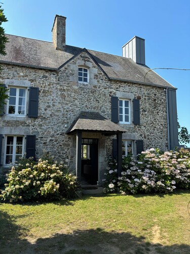 COTTAGE IN A TYPICAL FISHERMEN'S VILLAGE 5 mn from the beach