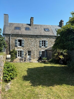Exterior - COTTAGE IN A TYPICAL FISHERMEN'S VILLAGE 5 mn from the beach (Blainville-sur-Mer)