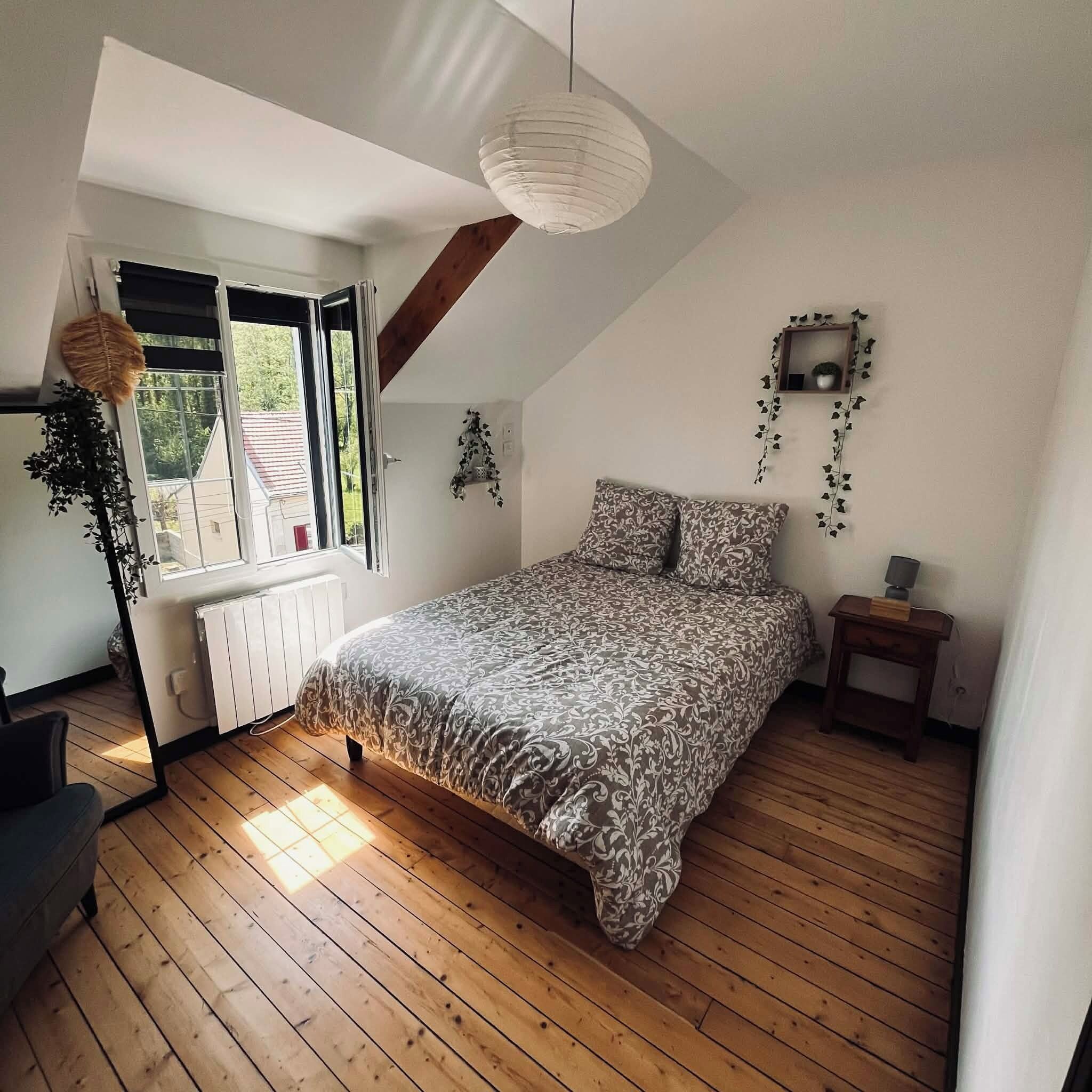 5 bedrooms, WiFi, bed sheets
