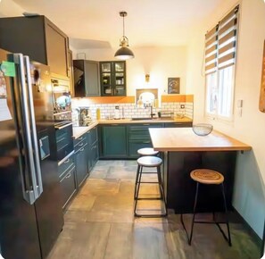 Private kitchen - Vrbo Property (Béthisy-Saint-Martin)