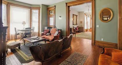 Historic Farnsworth Queen Anne House 7 bedroom, 13 beds and 5 and half bath