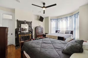 8 quartos, ferros/tábuas de passar roupa, Wi-Fi, roupa de cama