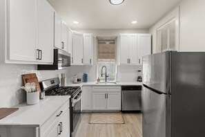 Private kitchen - Luxury 2BR Bi-Level Loft in Historic Benton Park (St. Louis)