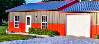 Whistle Stop Bunkhouse with garage parking & patio
