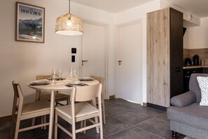Dining - Apartment Leo | 2BR, Modern, Lift access, Views (Les Houches)