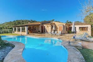 A stone villa with a swimming pool, outdoor seating, and a covered patio. - Delightful Countryside Retreat, A/C, Private Pool - 10mins drive from Ancient Towns & Sandy Beaches (Pollença)
