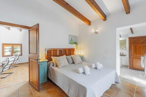 Room - Delightful Countryside Retreat, A/C, Private Pool - 10mins drive from Ancient Towns & Sandy Beaches (Pollença)