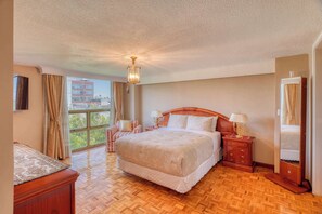 Desk, iron/ironing board, travel cot, WiFi - Stylish Stay in Condesa for Football Fans (Ciudad de México)