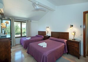 Room - Lovingly Maintained Country House, A/C, Private Pool, Landscaped Gardens - 4km from Pollenca! (Pollença)
