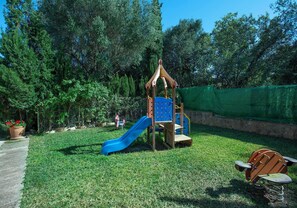 Children’s area - Lovingly Maintained Country House, A/C, Private Pool, Landscaped Gardens - 4km from Pollenca! (Pollença)