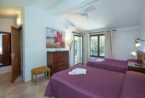 Iron/ironing board, travel cot, free WiFi, bed sheets - Lovingly Maintained Country House, A/C, Private Pool, Landscaped Gardens - 4km from Pollenca! (Pollença)