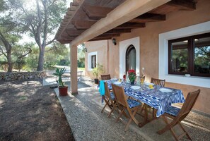 Outdoor dining - Single Storey Villa, A/C, Private Pool - Just a 5min Walk to the Picturesque Cove of Cala Sa Nau! (S´Horta)