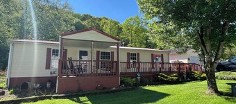 Peaceful home located only 2 minutes from Hatfield- McCoy Big Coal River Trail