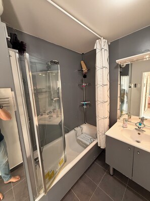 Bathroom - Vrbo Property (Massy)