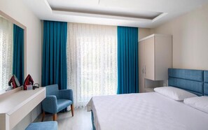 Laptop workspace, soundproofing, iron/ironing board, free WiFi - Sitti Apart Otel (Konyaaltı)