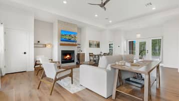 TV, fireplace