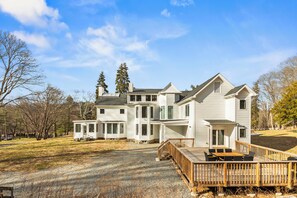 Exterior - Grand 8BR Estate w/ Game Room (Morristown)