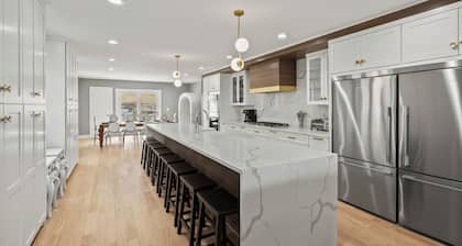 Grand 8BR Estate w/ Game Room