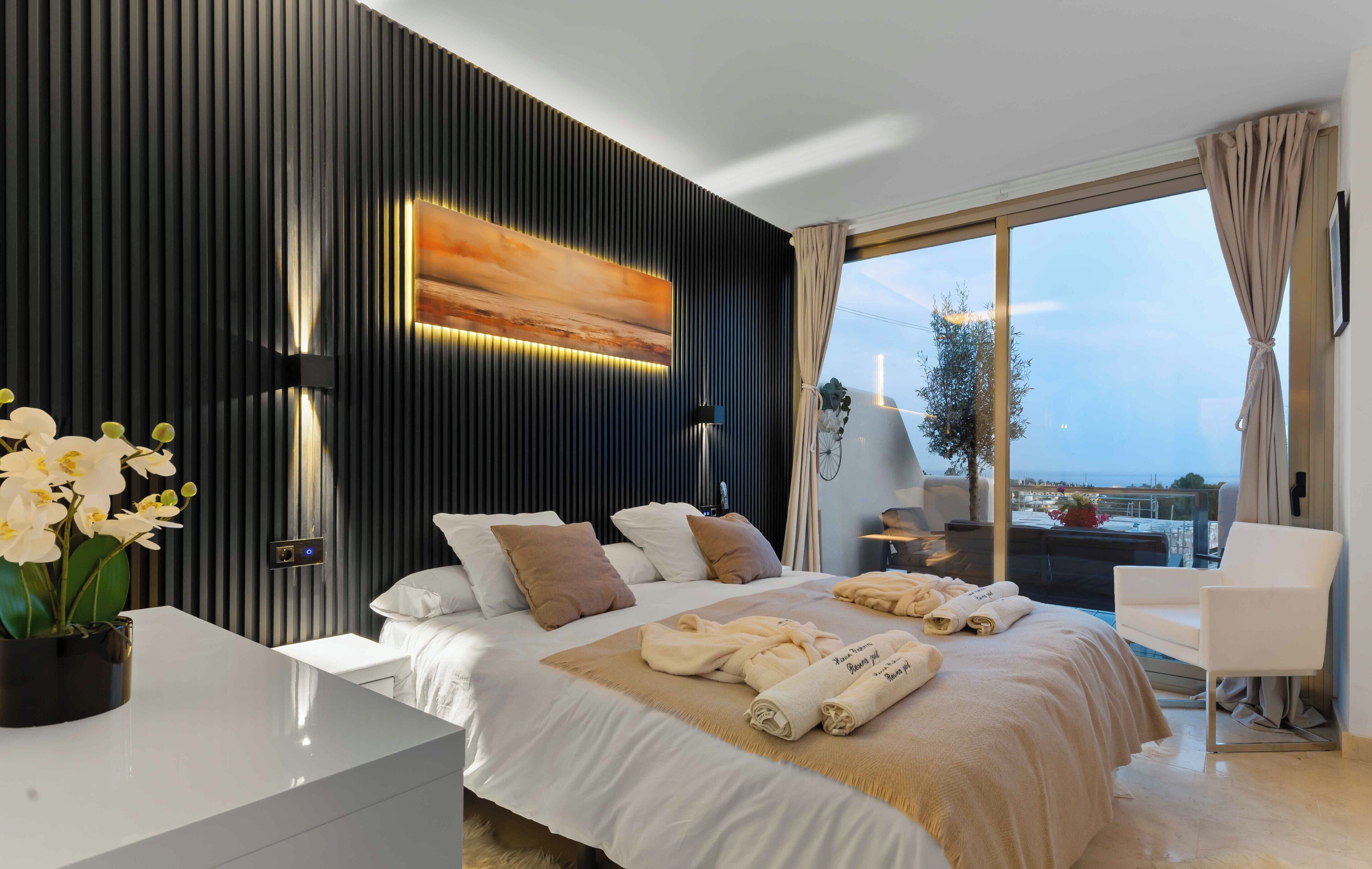 Luxury Apartment, Beach View | Desk, laptop workspace, blackout curtains, free WiFi