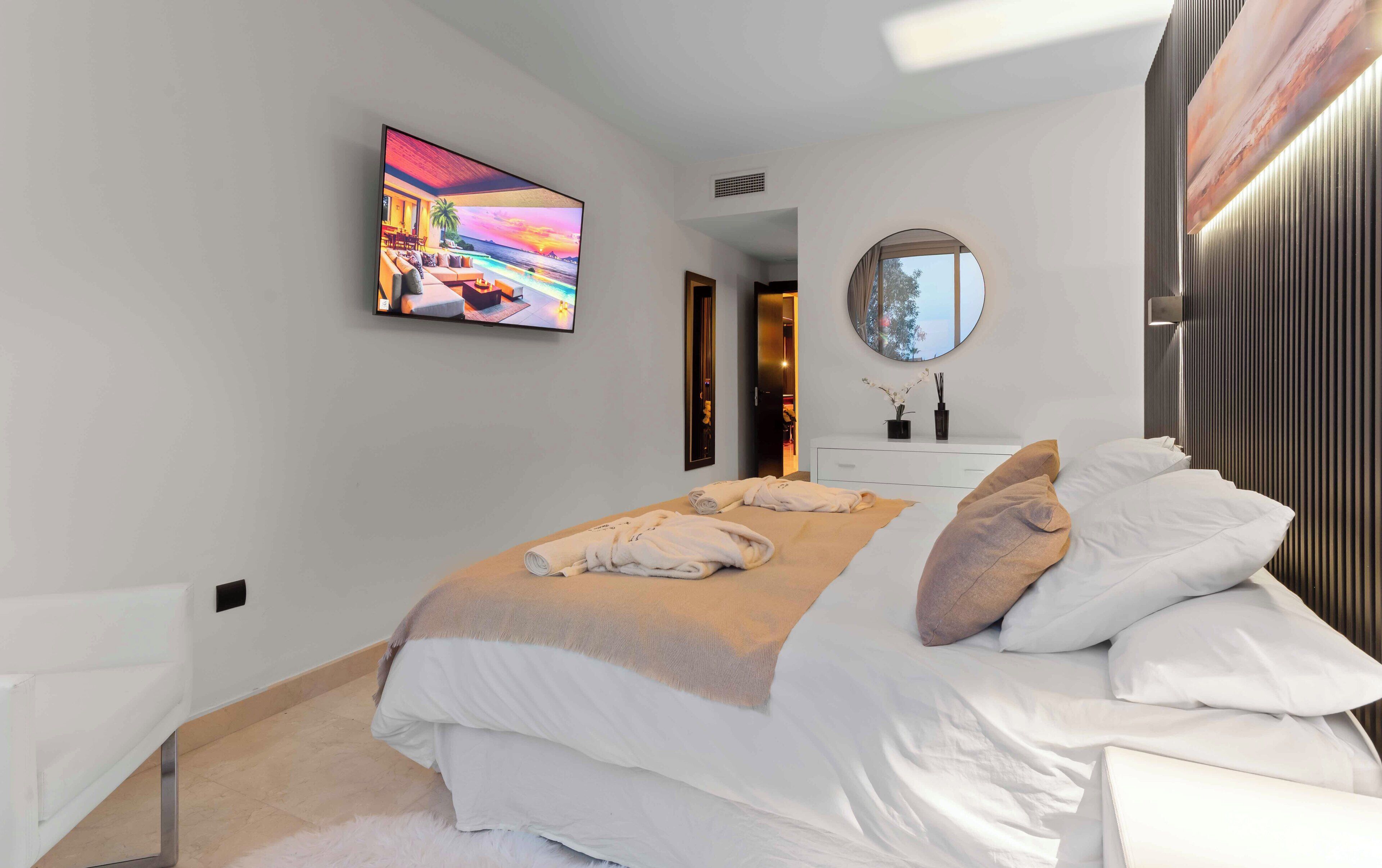 Luxe appartement, uitzicht op strand | Een bureau, een laptopwerkplek, verduisterende gordijnen, gratis wifi