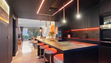 Luxury Apartment, Beach View | Private kitchen | Fridge, microwave, oven, stovetop