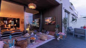 Luxury-Apartment, Strandblick | Terrasse/Patio