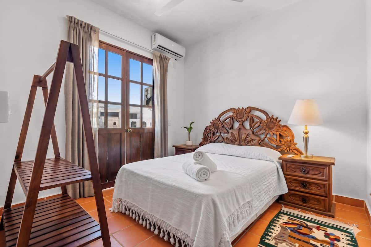 Presidential House, Balcony, City View | Desk, laptop workspace, free WiFi, bed sheets