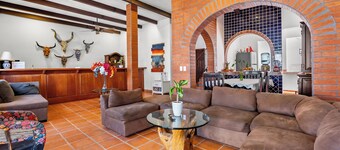 Los Gonzalez Hotel by Monyxbnb