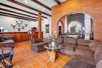 Los Gonzalez Hotel by Monyxbnb