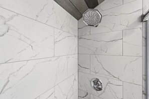 Douche, serviettes fournies
