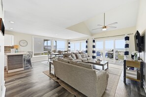 Smart TV, books - King & Queen Suite, Bunk Room - Deck w/ Panoramic Ocean Views. Dog Friendly (North Topsail Beach)