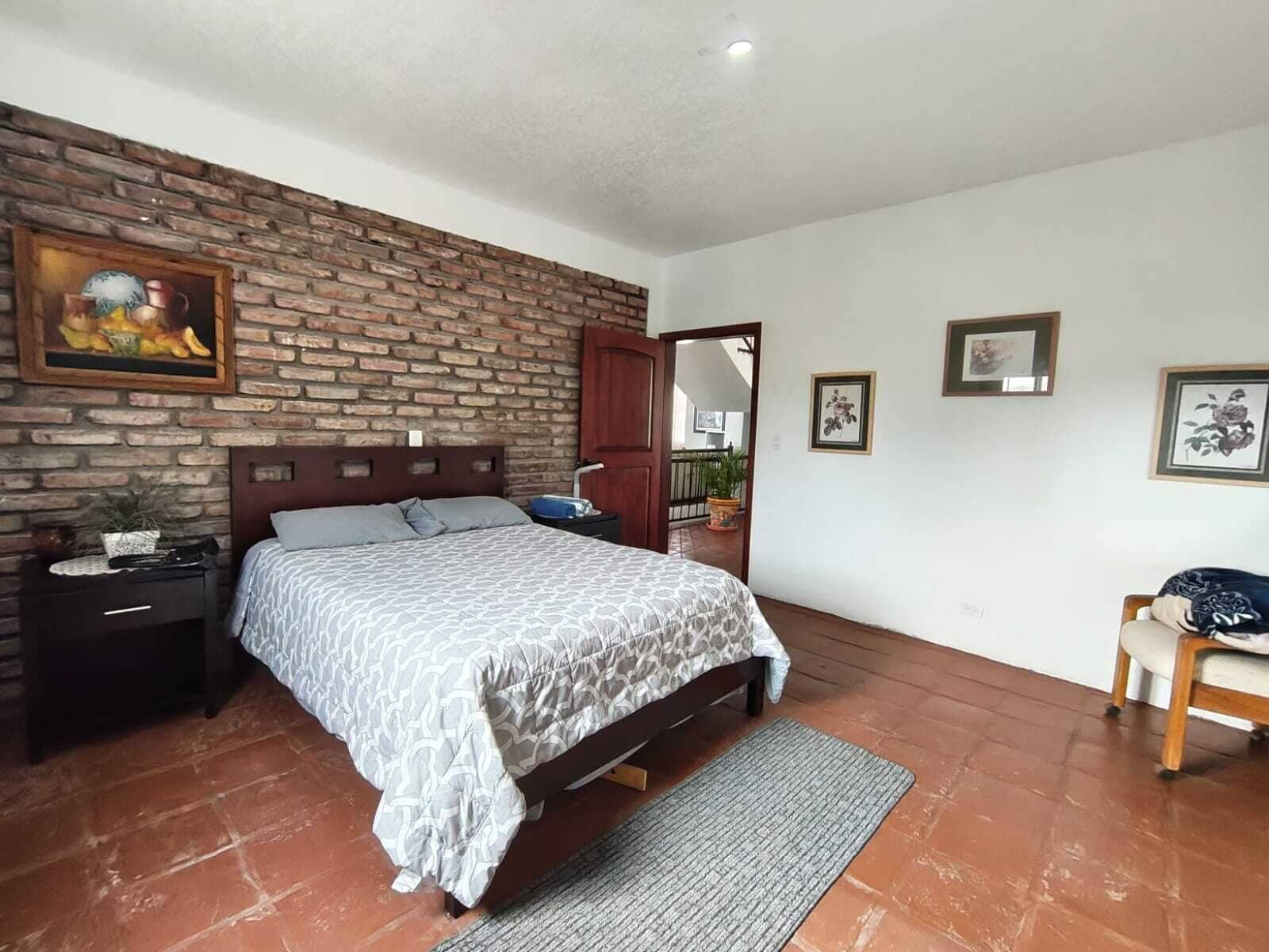 4 bedrooms, WiFi, bed sheets