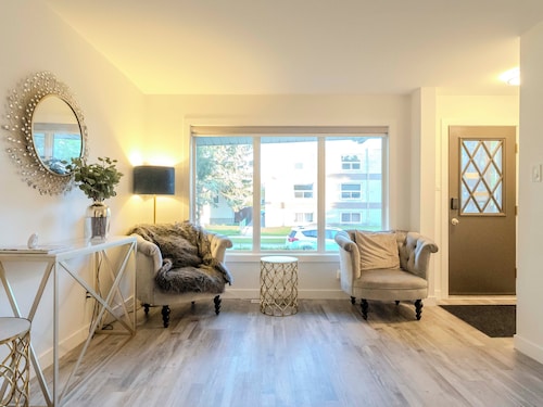 Classy 3BR family house, walk to St Boniface