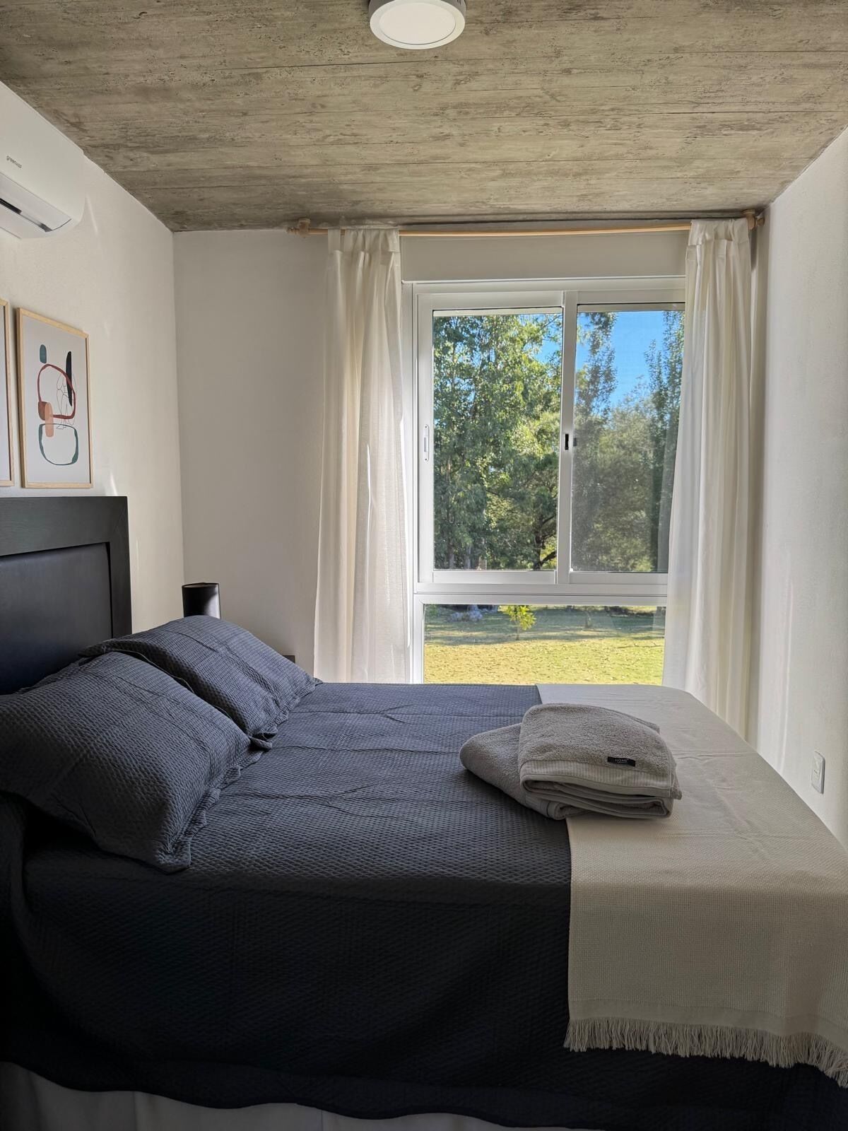 5 bedrooms, iron/ironing board, free WiFi, bed sheets