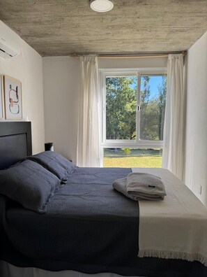 5 habitaciones, tabla de planchar con plancha y wifi gratis 