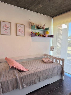 5 bedrooms, iron/ironing board, free WiFi, bed sheets