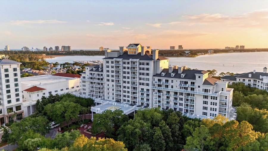 The Grand Grove by Avantstay Beach Access + Pool + Golf + Tennis Walk to Baytowne Wharf
