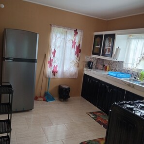 Private kitchen - 3-bedroom,2 bath apartment perfect for family vac.with AC in quiet, area
 Balata (Balata)
