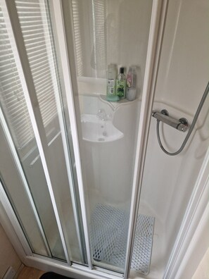Shower - Cabin Sleeps 6 With Garden and Pets Welcome (Skegness)
