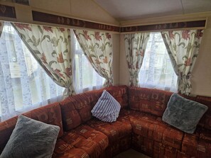Fireplace - Cabin Sleeps 6 With Garden and Pets Welcome (Skegness)