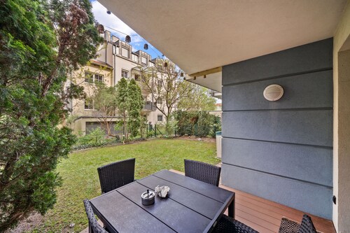 Cozy Apartment near Airport & City Center with Private Garden