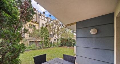 Cozy Apartment near Airport & City Center with Private Garden