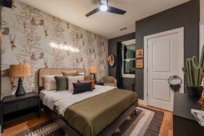 4 bedrooms, iron/ironing board, WiFi, bed sheets