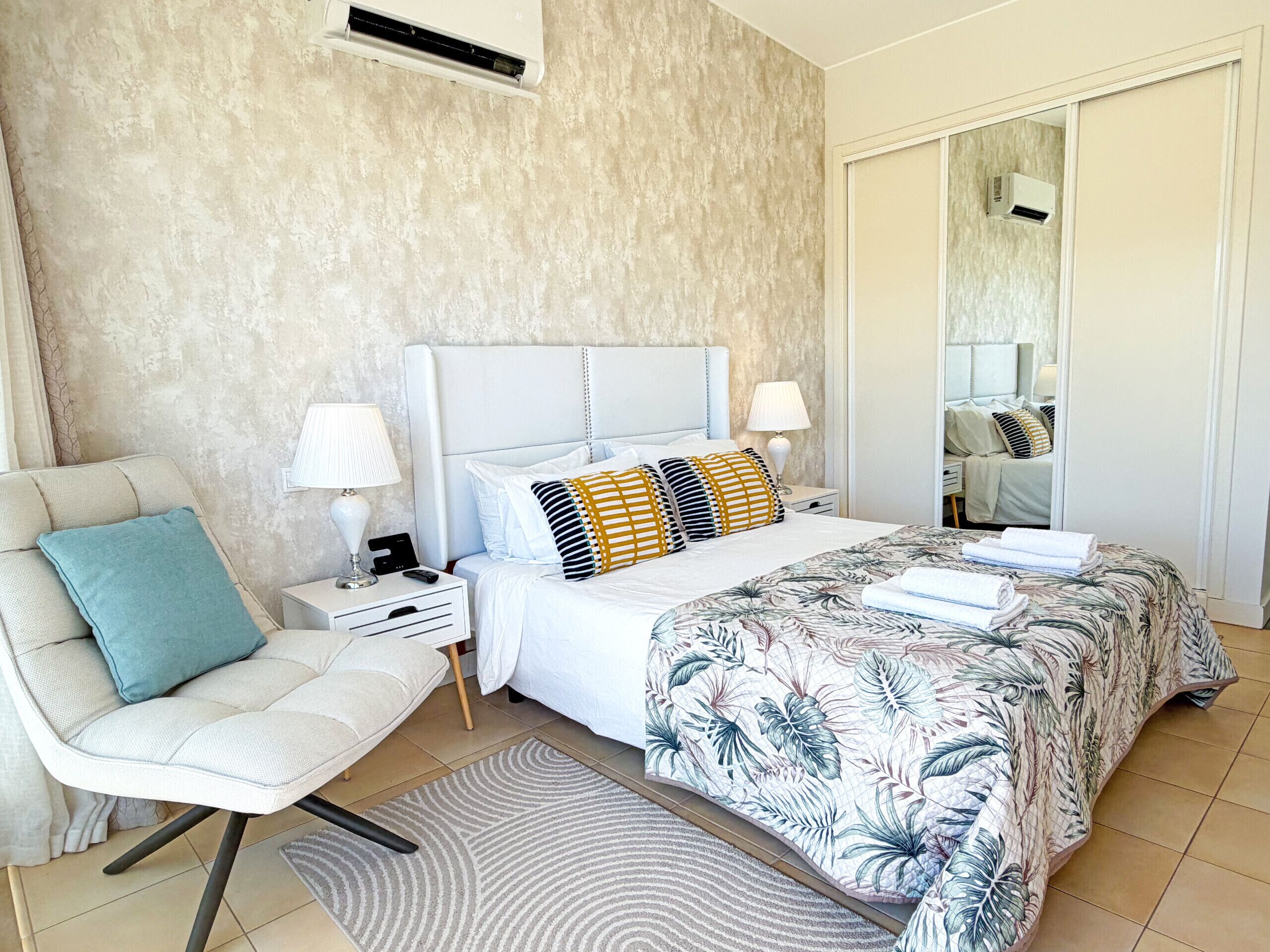 3 bedrooms, iron/ironing board, WiFi (free), bed sheets